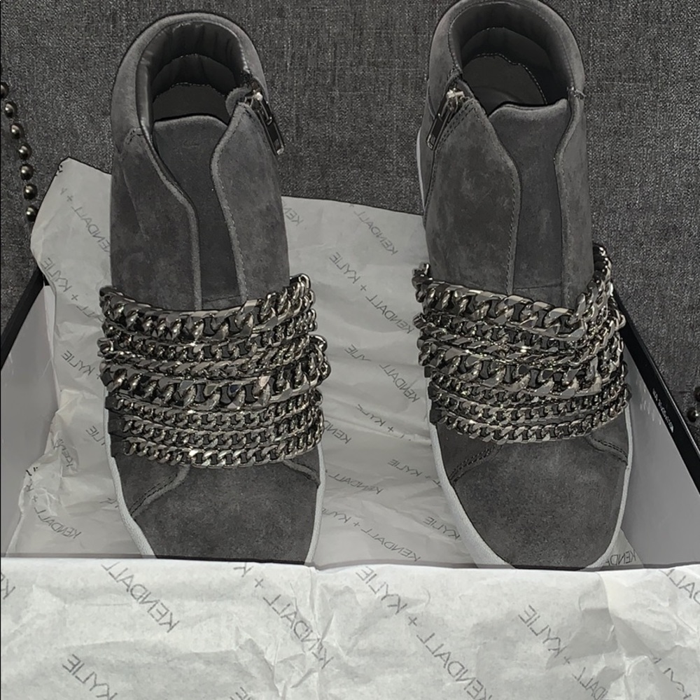 Brand New Kendall & Kylie suede chain ankle boots